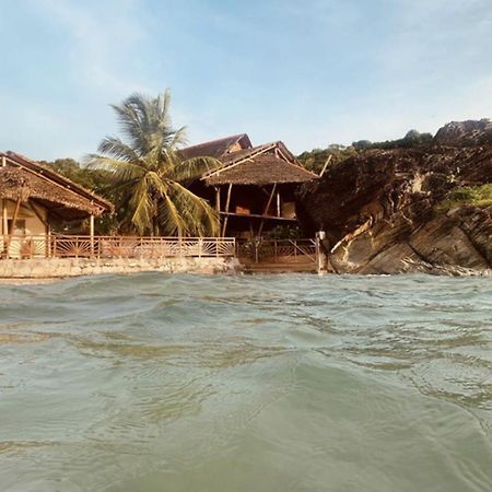 Shambala Madagascar: Beachfront Lodge And Adventures Ambolobozo Dış mekan fotoğraf
