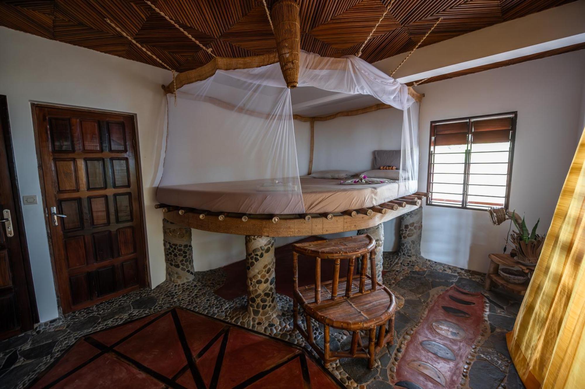 Shambala Madagascar: Beachfront Lodge And Adventures Ambolobozo Dış mekan fotoğraf